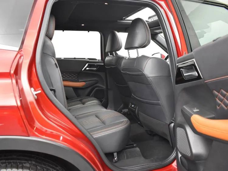 Used 2024 Mitsubishi Outlander SEL image 18