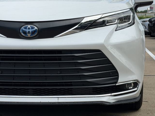Certified 2023 Toyota Sienna XLE FWD image 9