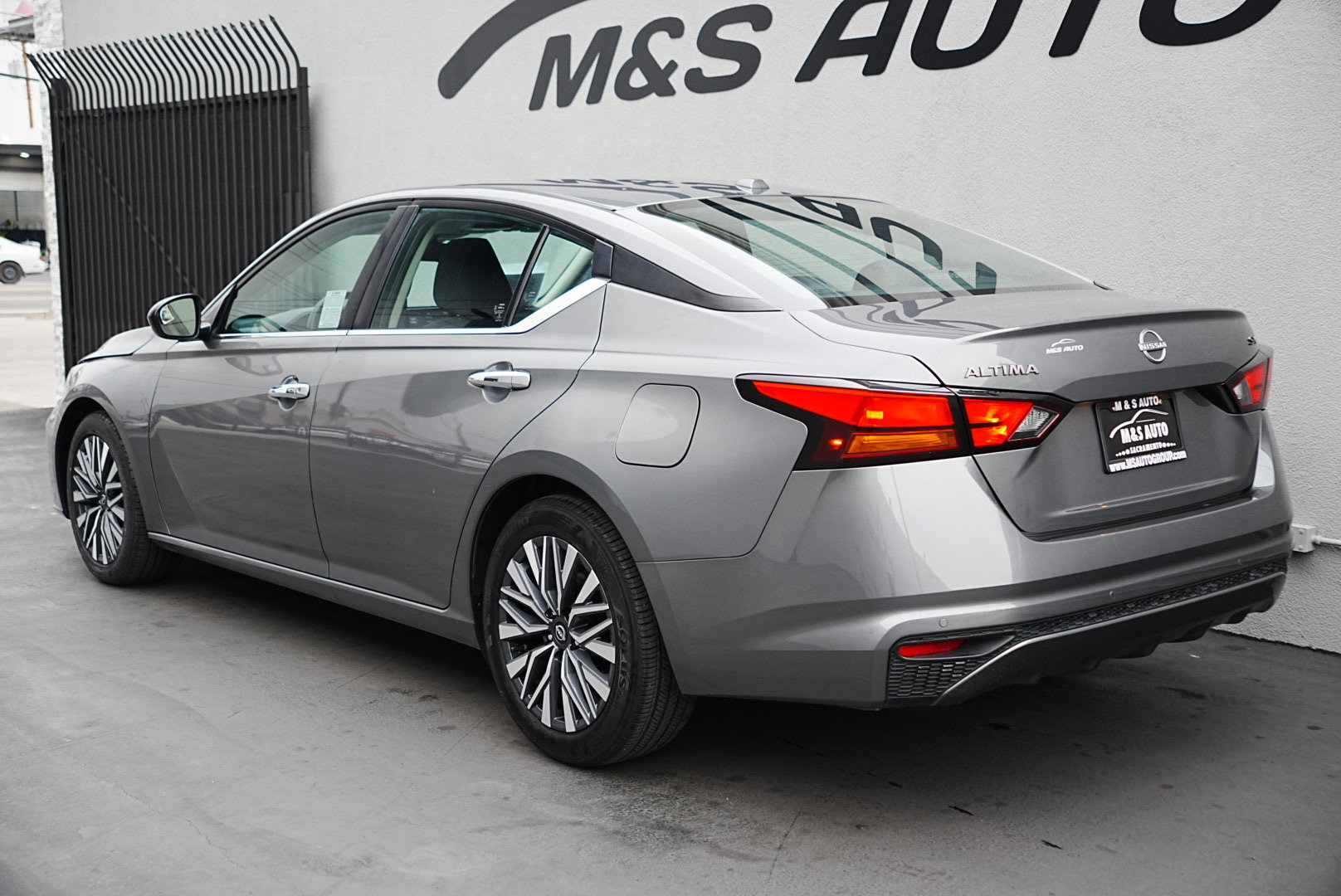 Used 2024 Nissan Altima 2.5 SV image 6