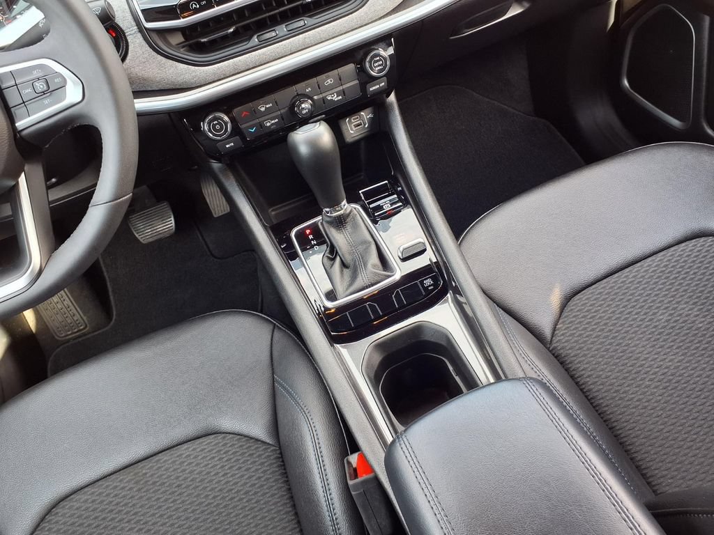 Used 2025 Jeep Compass Latitude AWD/4WD image 9