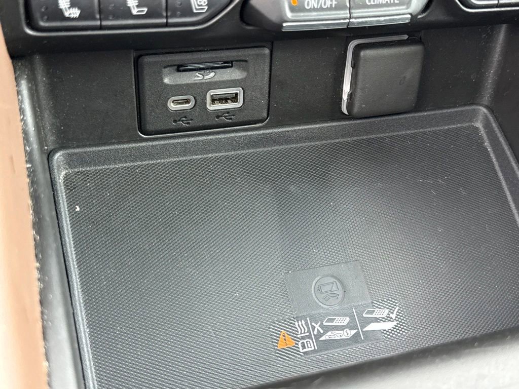 Used 2021 Chevrolet Suburban High Country image 35