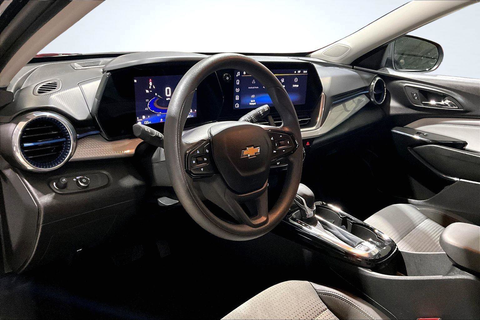 Used 2025 Chevrolet Trax LT image 15