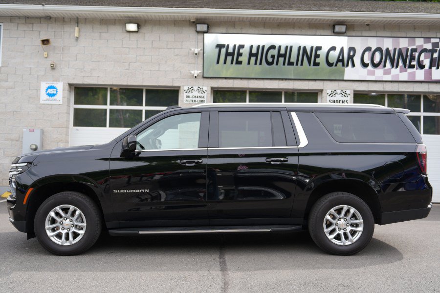 Used 2025 Chevrolet Suburban LT AWD/4WD image 3