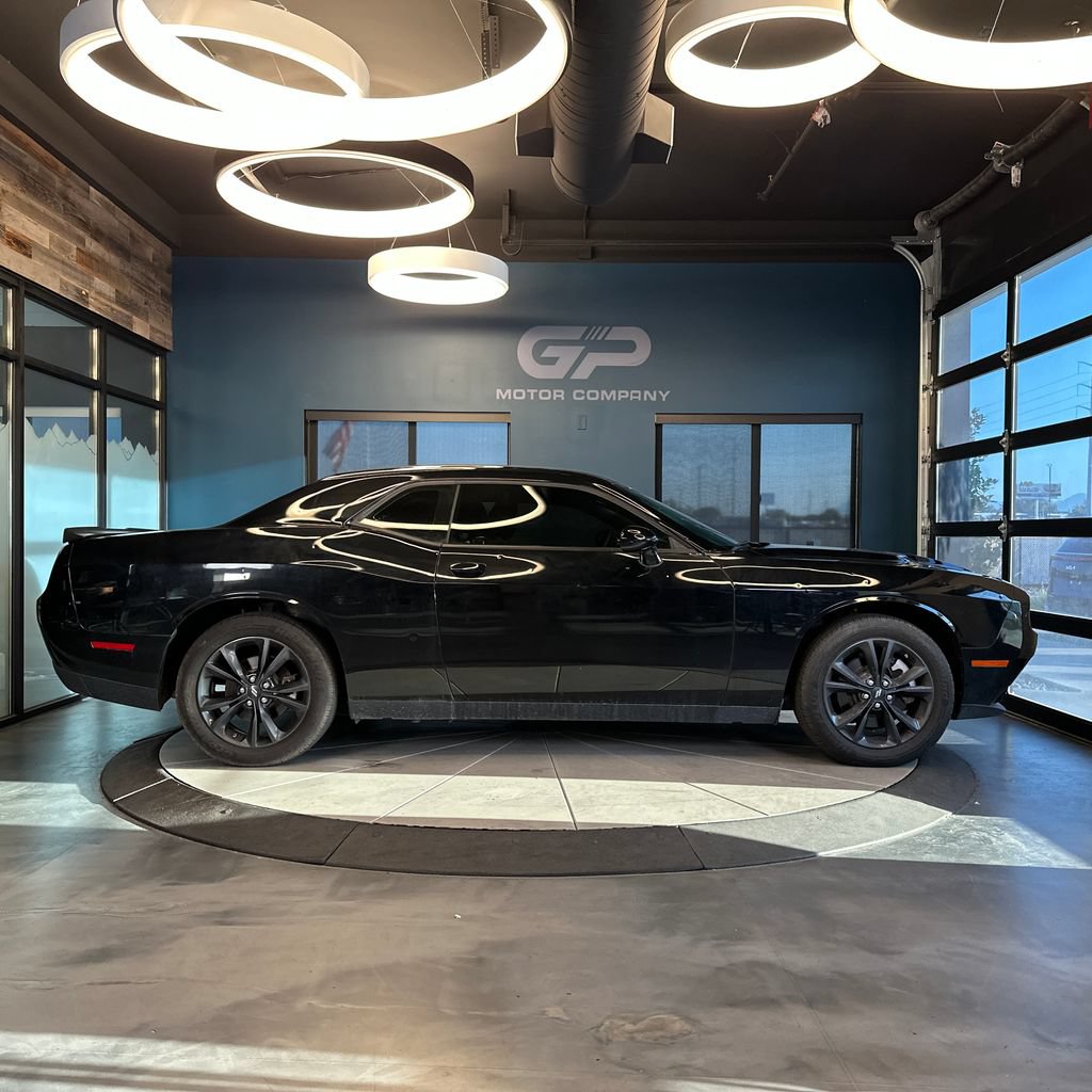 Used 2022 Dodge Challenger SXT w/ Blacktop Package AWD/4WD image 2