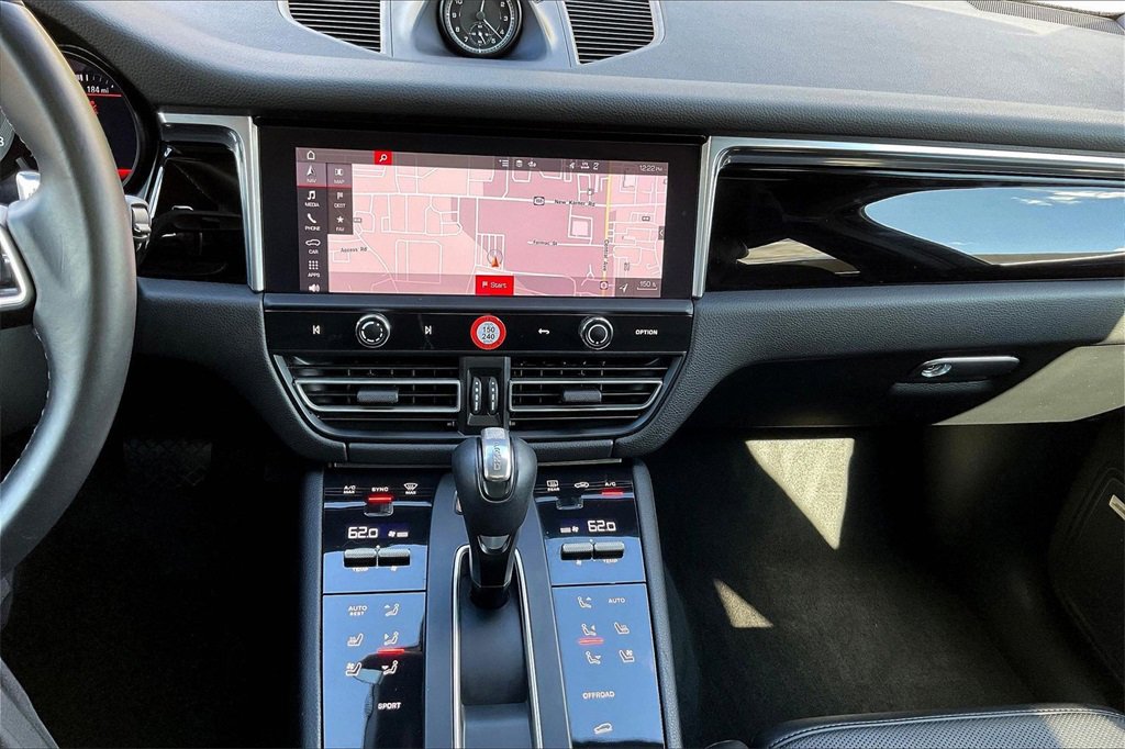 Used 2022 Porsche Macan Base image 15