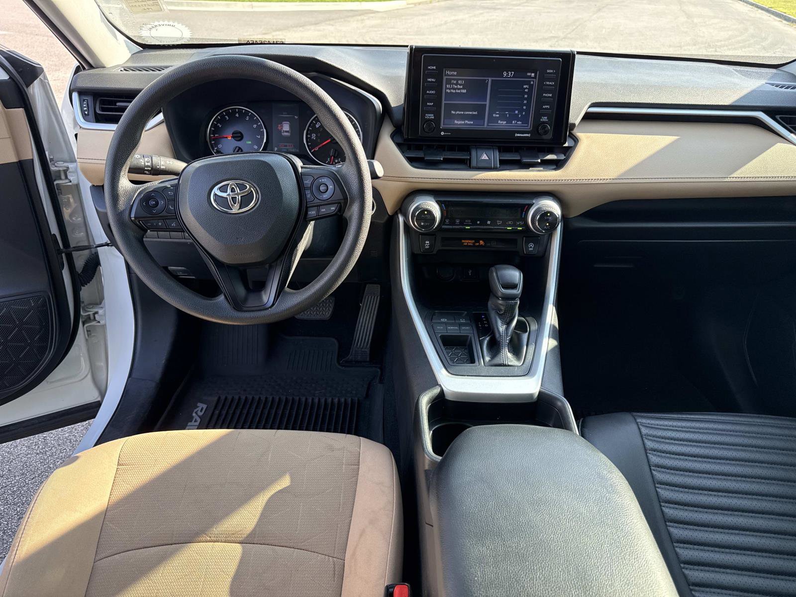 Used 2021 Toyota RAV4 XLE w/ Convenience Package image 17