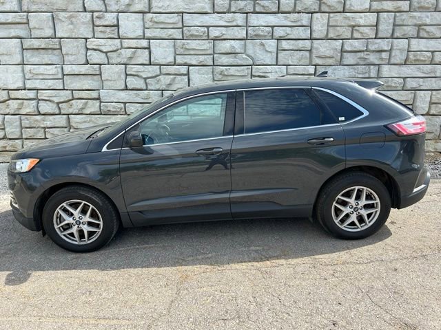 Used 2021 Ford Edge SEL w/ Convenience Package AWD/4WD image 3