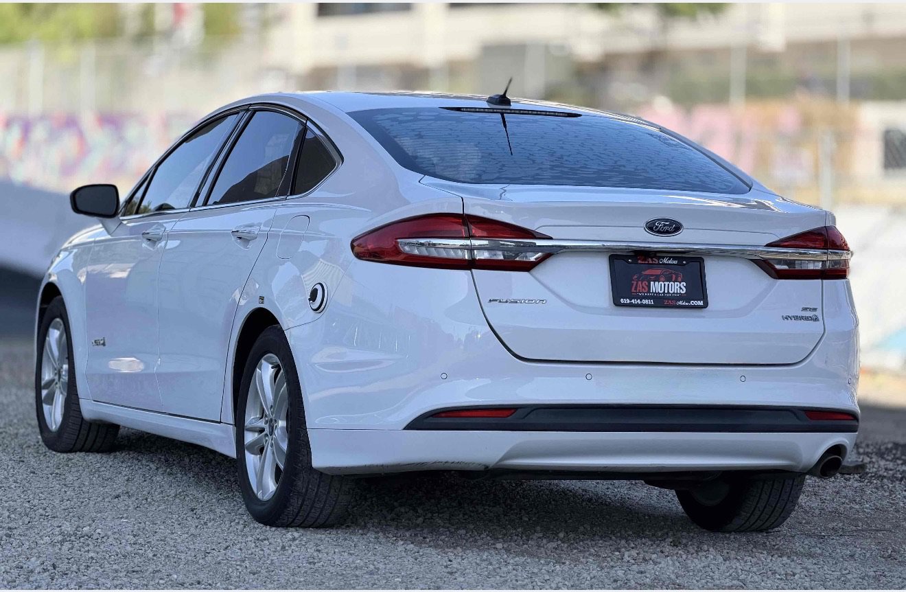 Used 2017 Ford Fusion SE w/ Equipment Group 602A FWD image 6