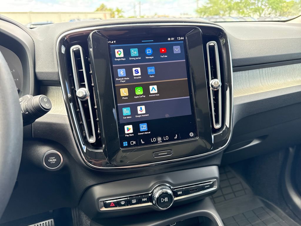Used 2024 Volvo XC40 B5 Core image 19