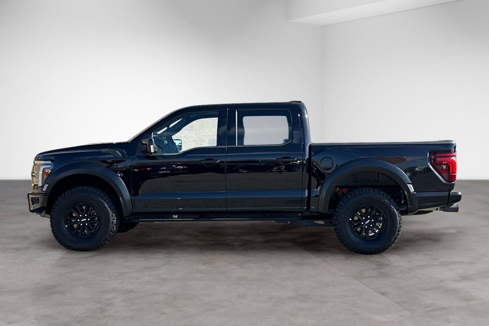 Used 2025 Ford F150 Raptor AWD/4WD image 2