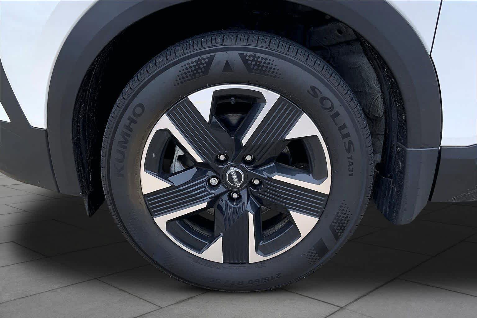 Used 2025 Nissan Kicks SV AWD/4WD image 21