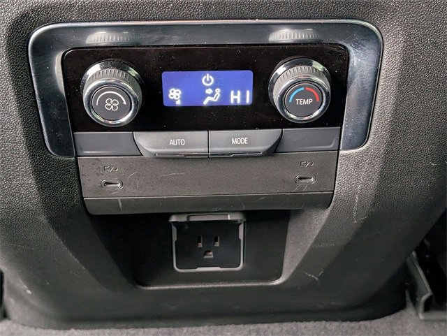 Used 2025 Chevrolet Suburban Z71 image 27