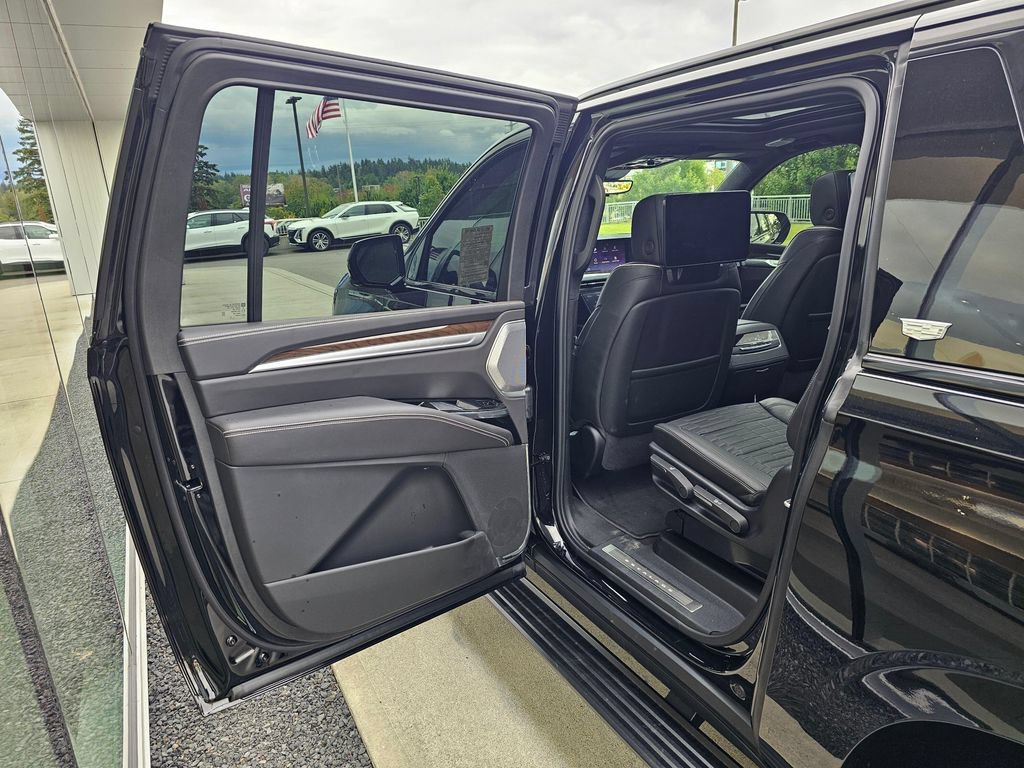 New 2026 Cadillac Escalade ESV Platinum Sport AWD/4WD image 16