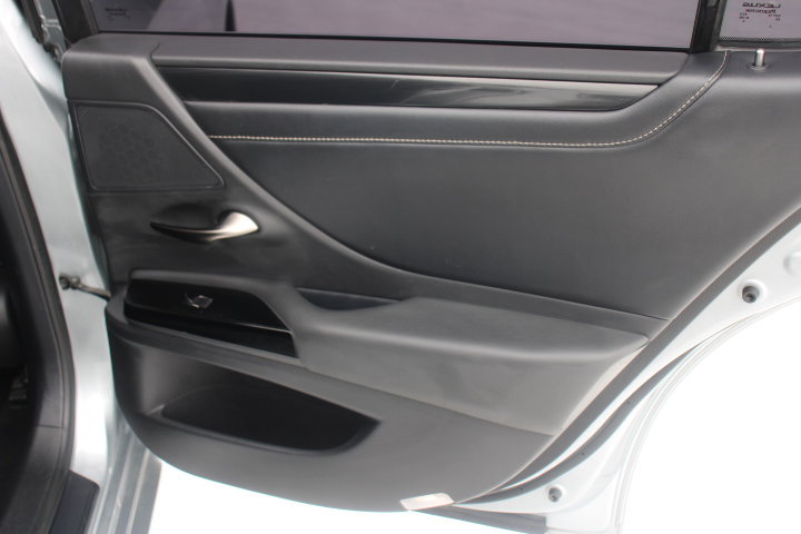 Used 2022 Lexus ES 300h w/ Accessory Package 2 FWD image 16
