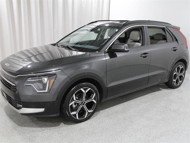 Used 2023 Kia Niro EX Touring image 3