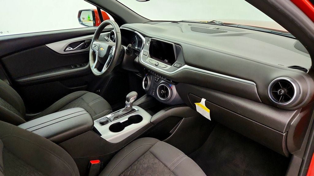 Used 2021 Chevrolet Blazer LT FWD image 23