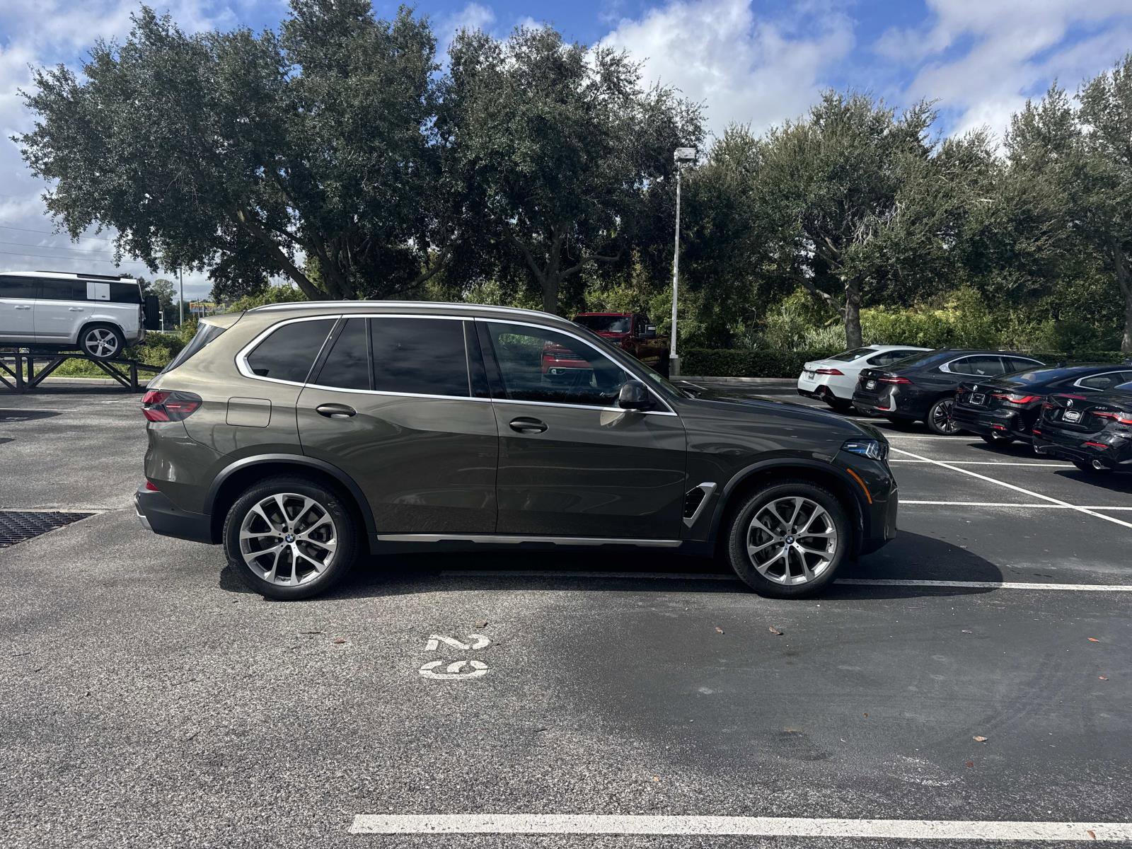 Certified 2025 BMW X5 xDrive40i w/ Premium Package image 3