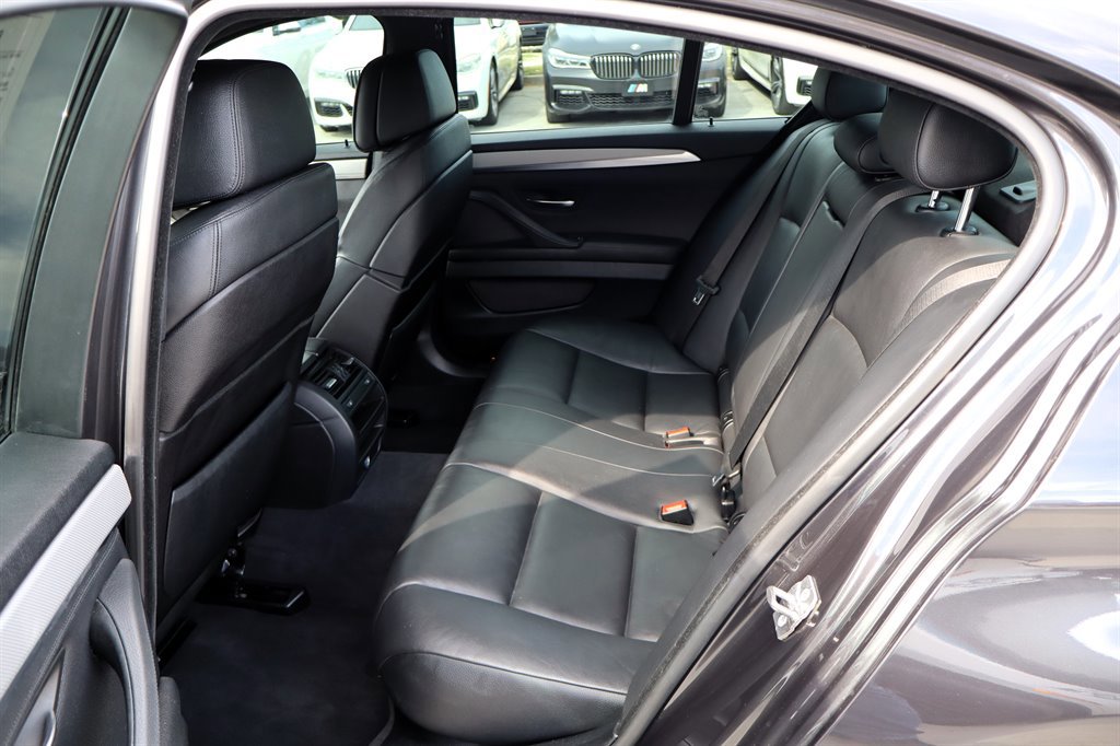 Used 2013 BMW 550i xDrive Sedan AWD/4WD image 18