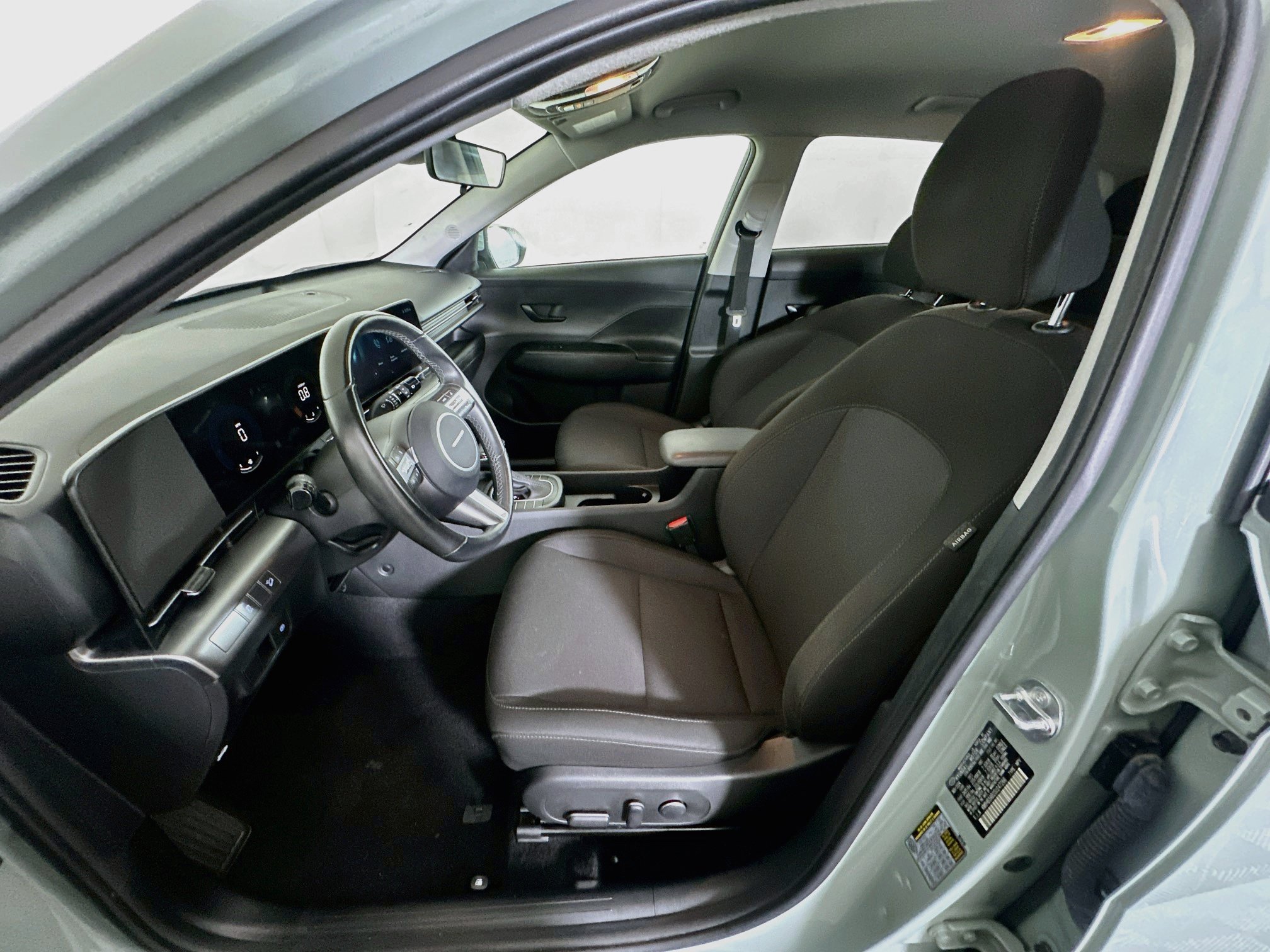 Used 2025 Hyundai Kona SEL FWD image 13