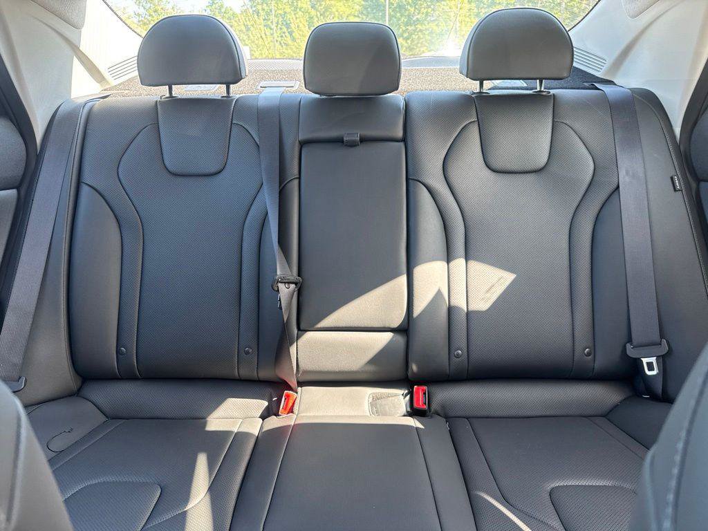 New 2026 Hyundai Elantra Limited FWD image 20