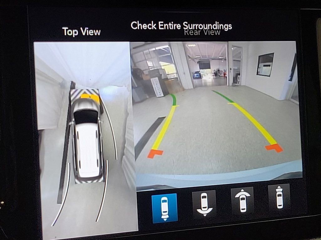 Used 2020 Chrysler Pacifica Touring-L w/ Advanced Safetytec Group image 14