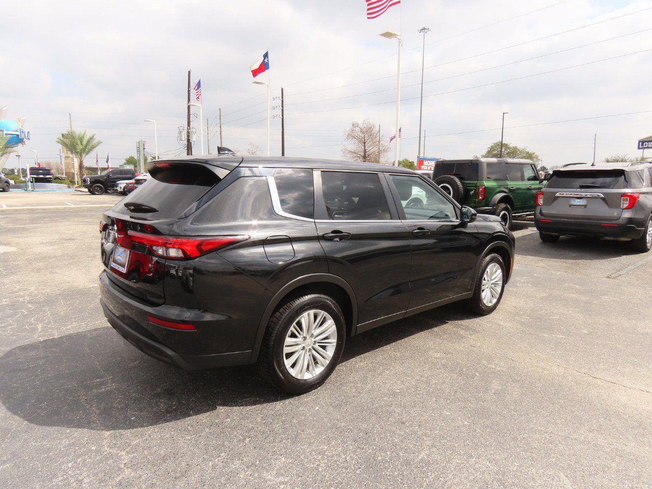 Used 2024 Mitsubishi Outlander ES image 11