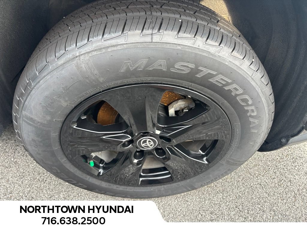 Used 2025 Toyota RAV4 XLE AWD/4WD image 34