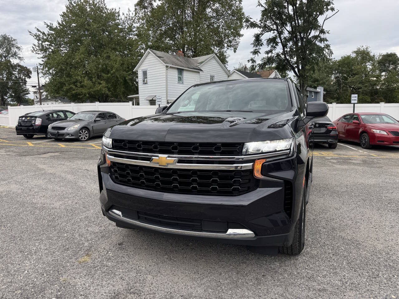 Used 2022 Chevrolet Tahoe 4WD image 2