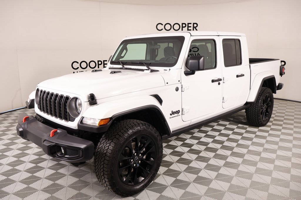 Used 2024 Jeep Gladiator Sport image 9