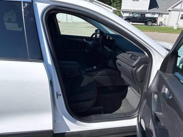 Used 2023 Ford Escape Active w/ Tech Pack #2 AWD/4WD image 4