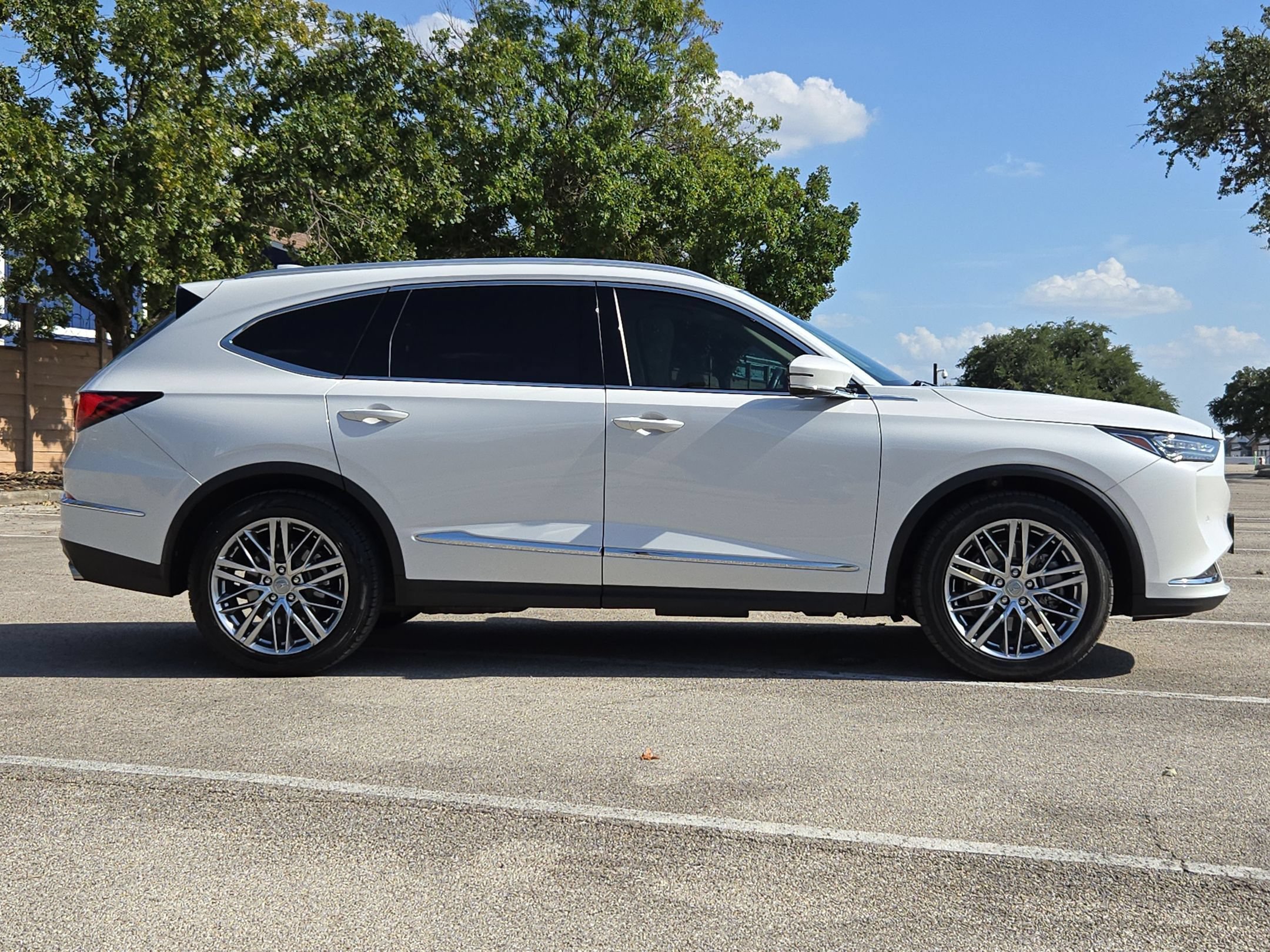 Certified 2023 Acura MDX w/ Advance Package AWD/4WD image 2