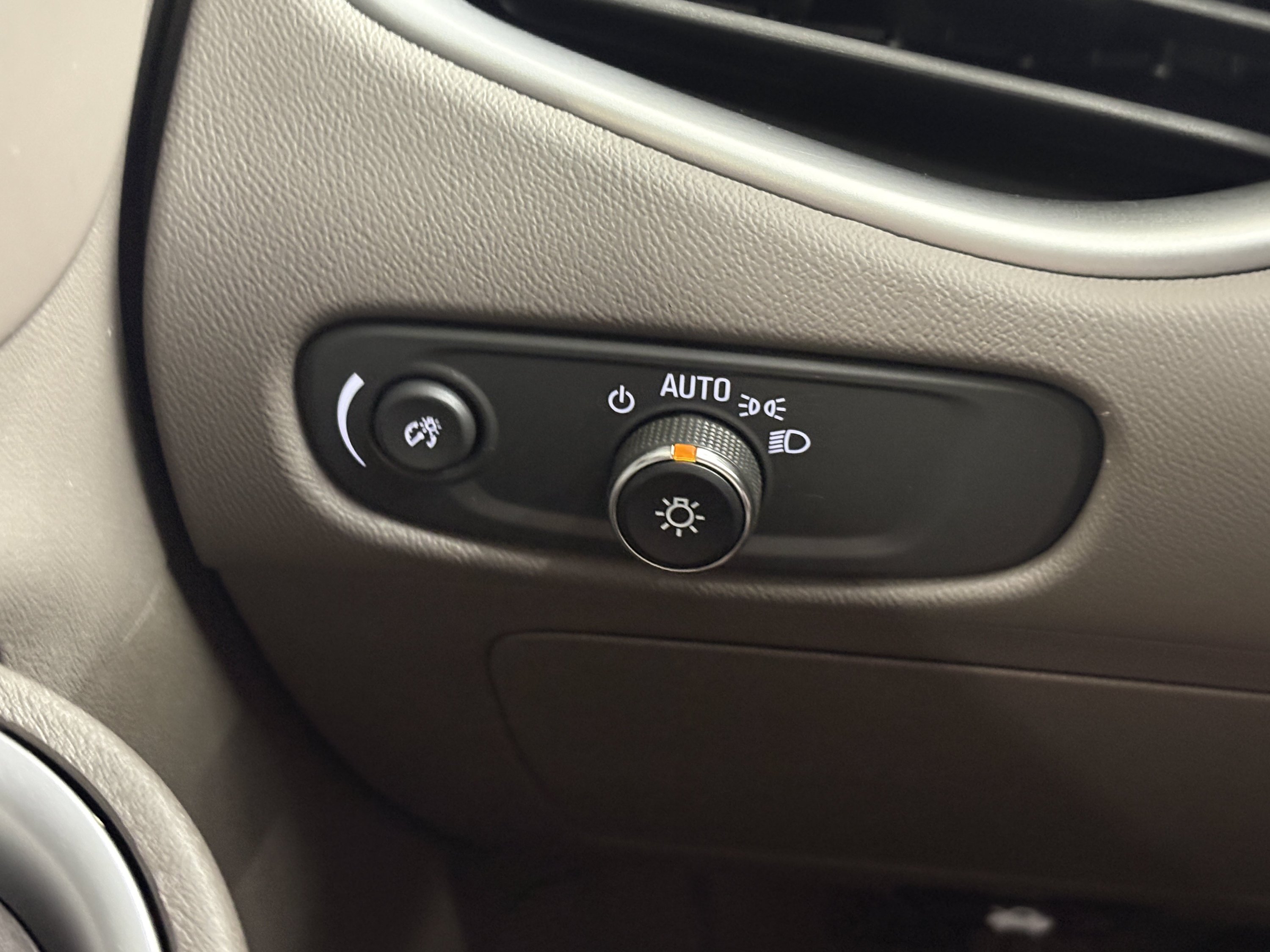 Used 2022 Chevrolet Malibu LS FWD image 16