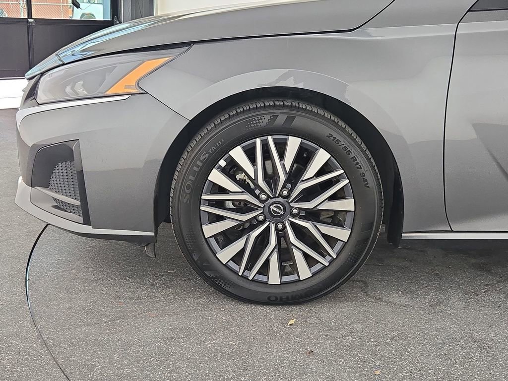 Used 2025 Nissan Altima 2.5 SV image 37