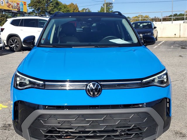 Certified 2025 Volkswagen Taos SE video 2