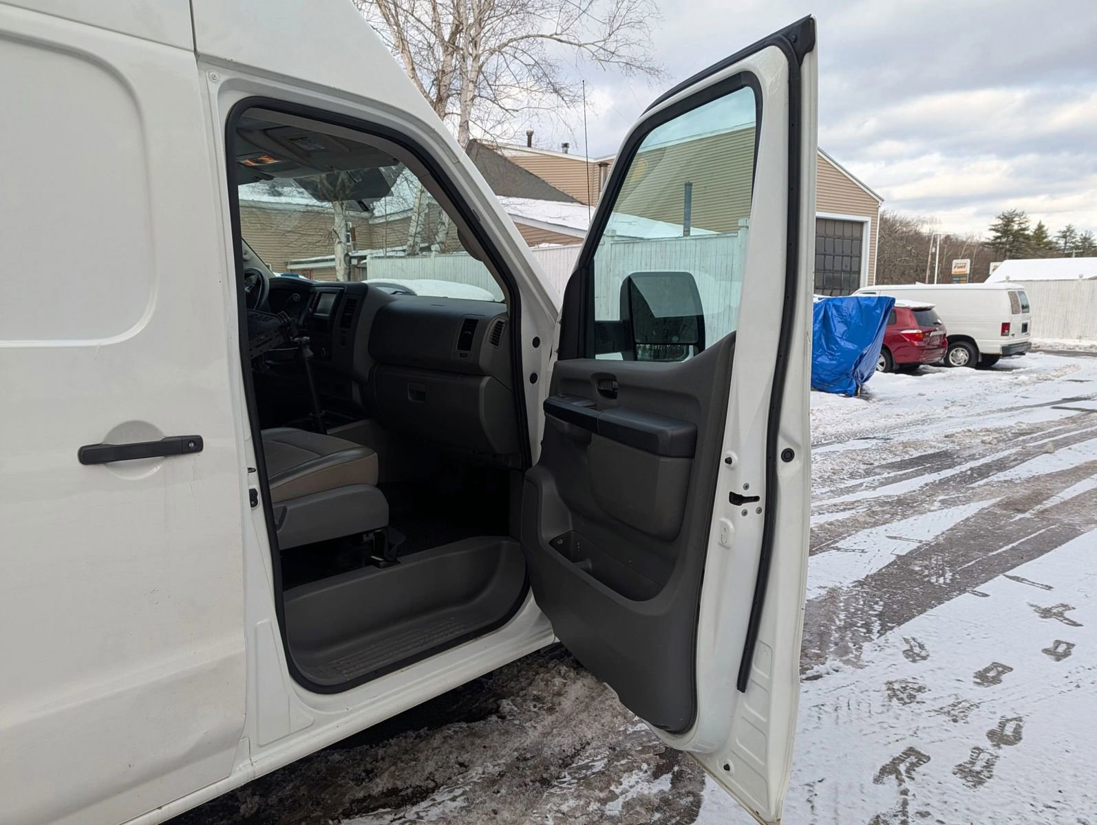 Used 2020 Nissan NV 2500 SV image 17
