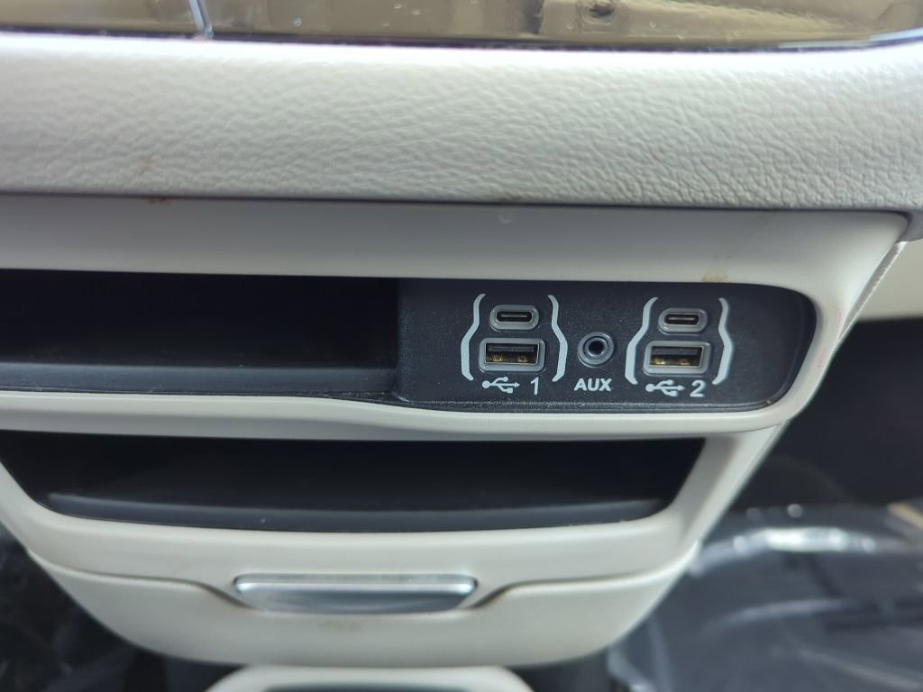 Used 2024 Chrysler Pacifica Touring-L image 20