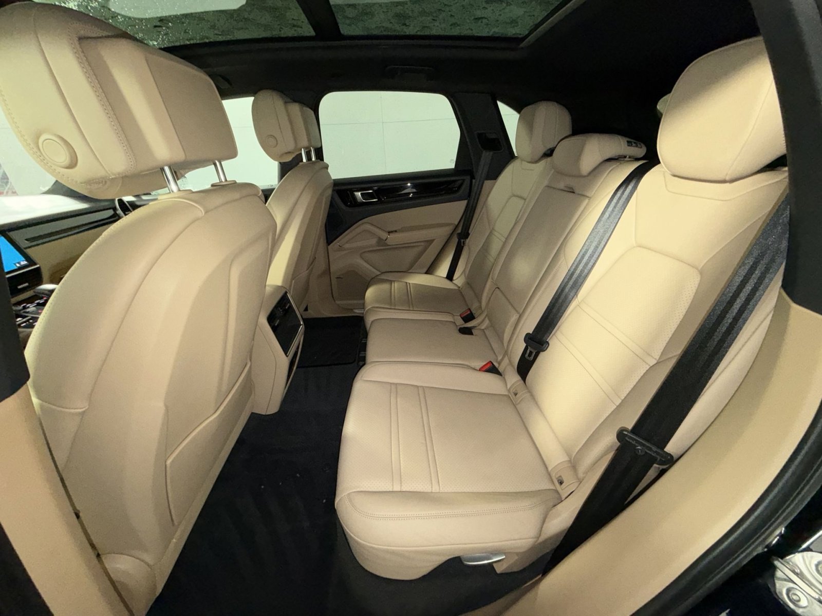 Used 2021 Porsche Cayenne image 25