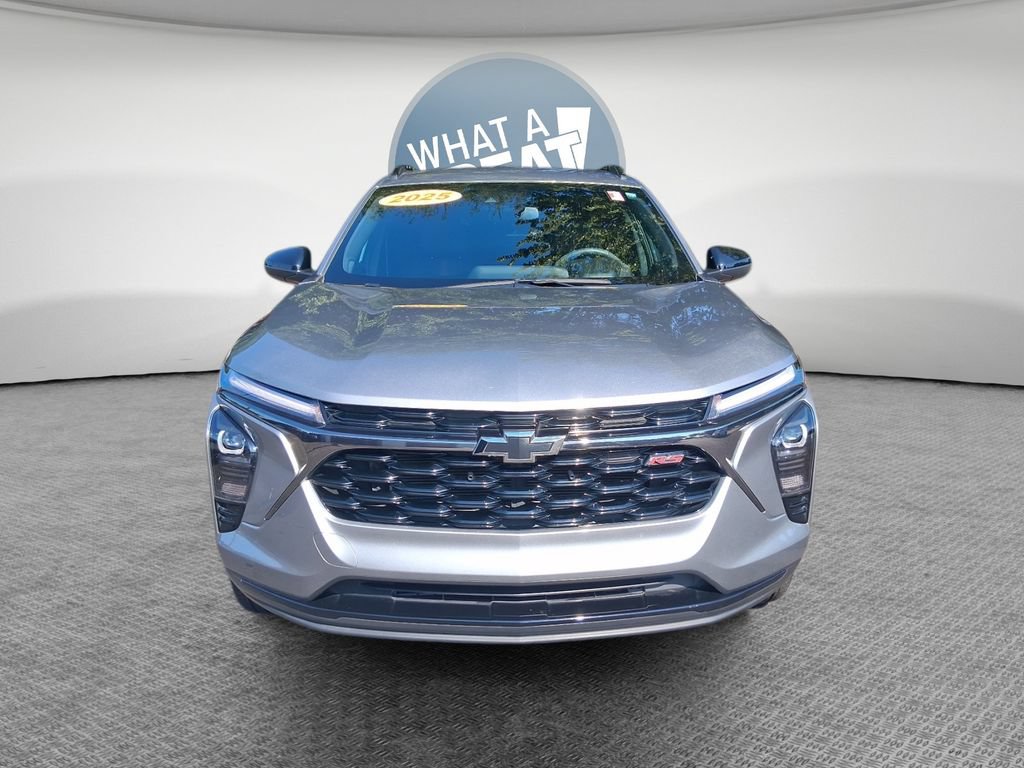 Used 2025 Chevrolet Trax RS w/ Driver Confidence Package FWD image 9