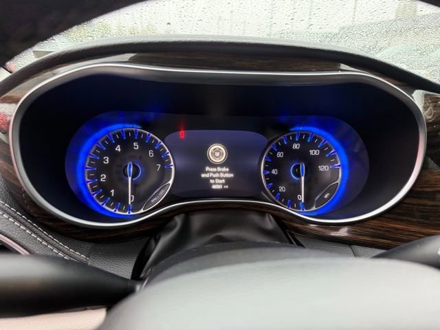 Used 2023 Chrysler Pacifica Limited FWD image 9
