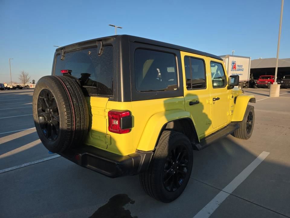 Used 2022 Jeep Wrangler Unlimited Sahara w/ Cold Weather Group image 8