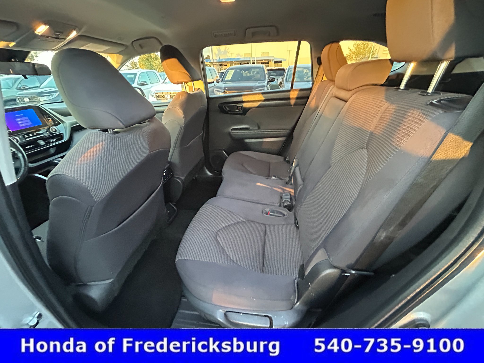 Used 2023 Toyota Highlander LE FWD image 29