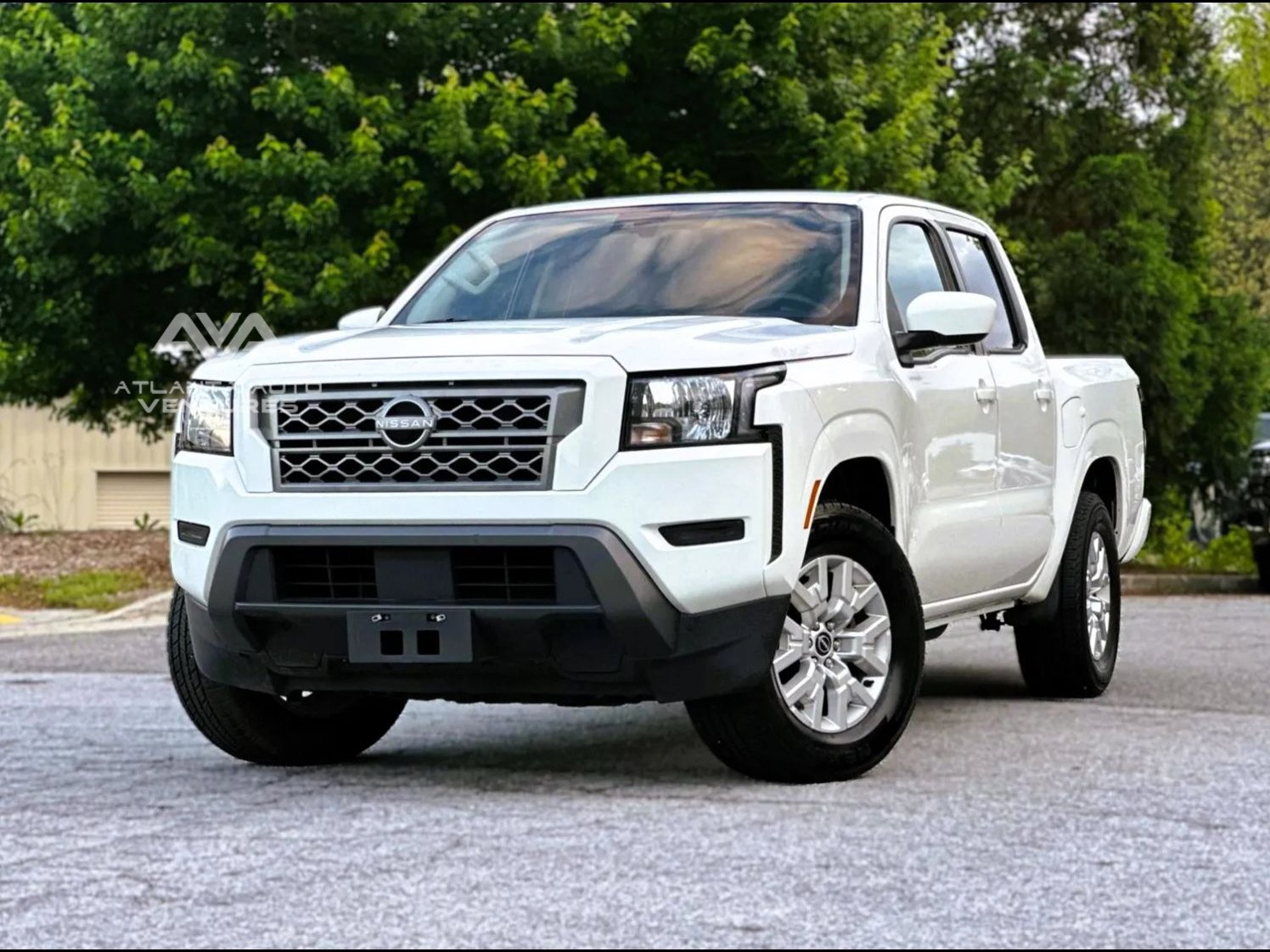 Used 2023 Nissan Frontier SV image 3