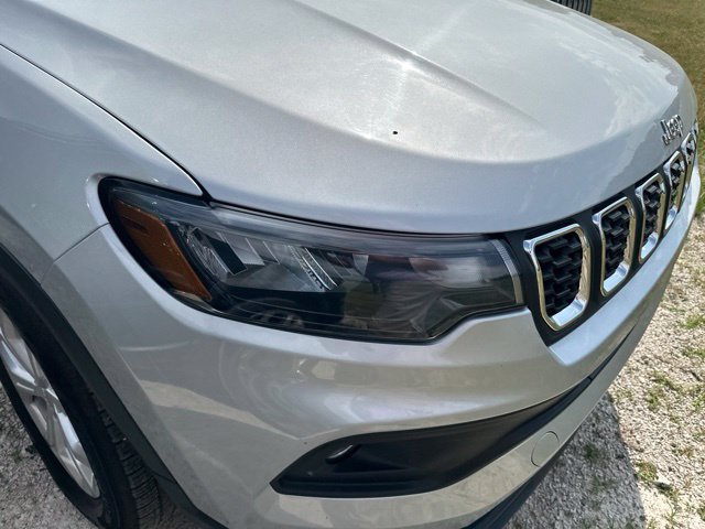 Used 2024 Jeep Compass Latitude AWD/4WD image 28