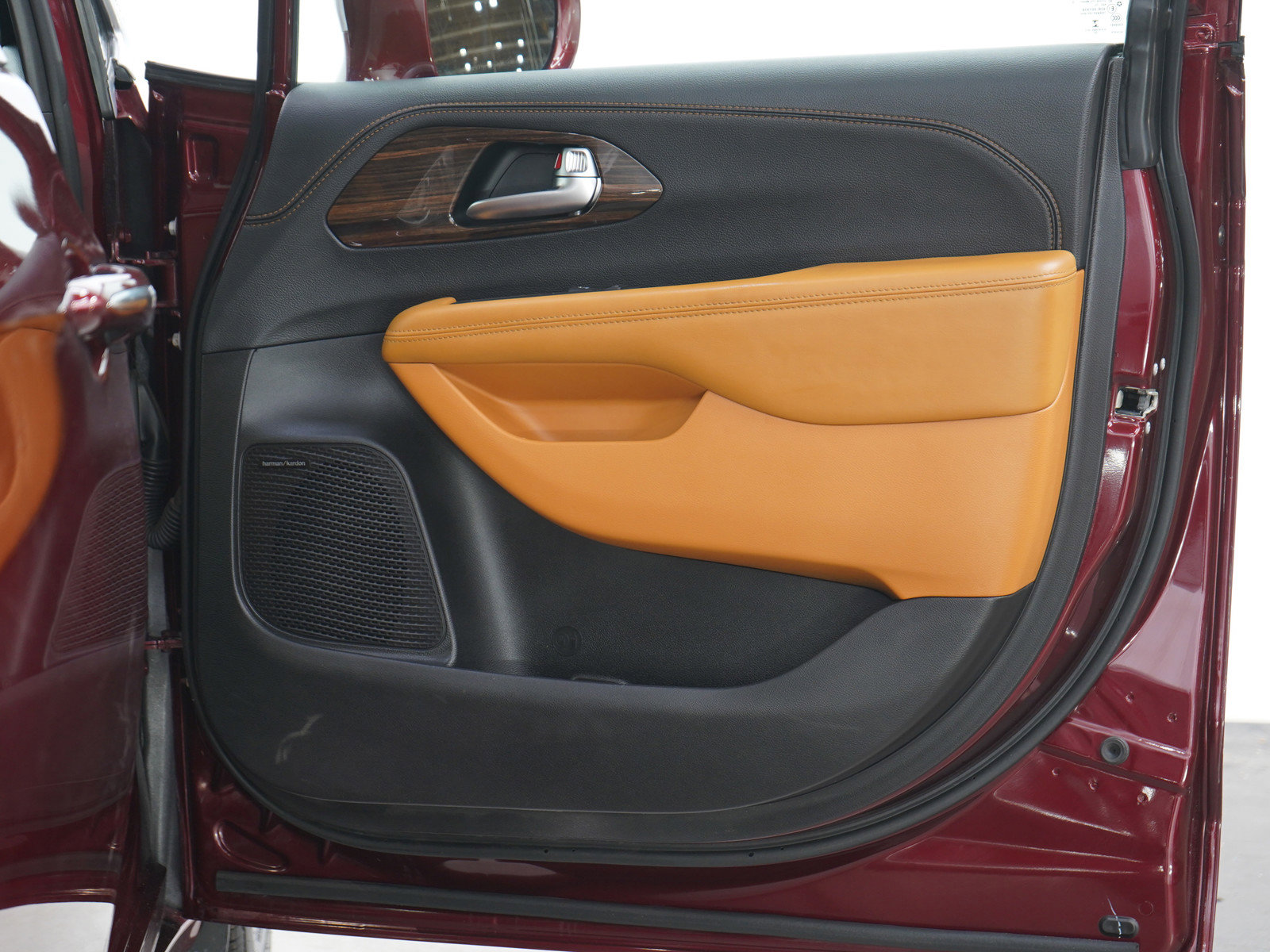 Used 2021 Chrysler Pacifica Pinnacle image 9