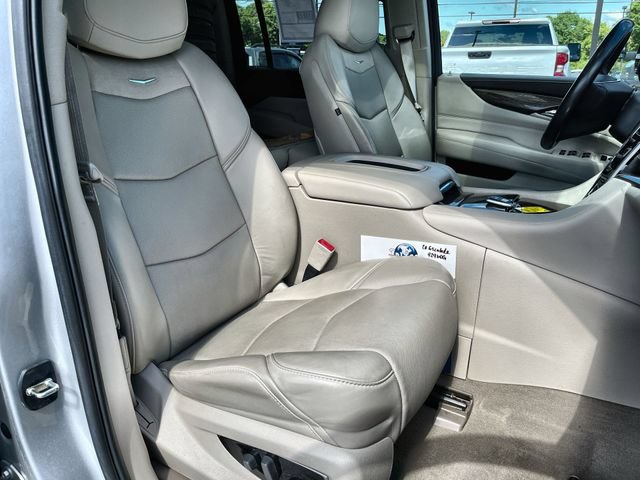 Used 2020 Cadillac Escalade ESV Luxury AWD/4WD image 25