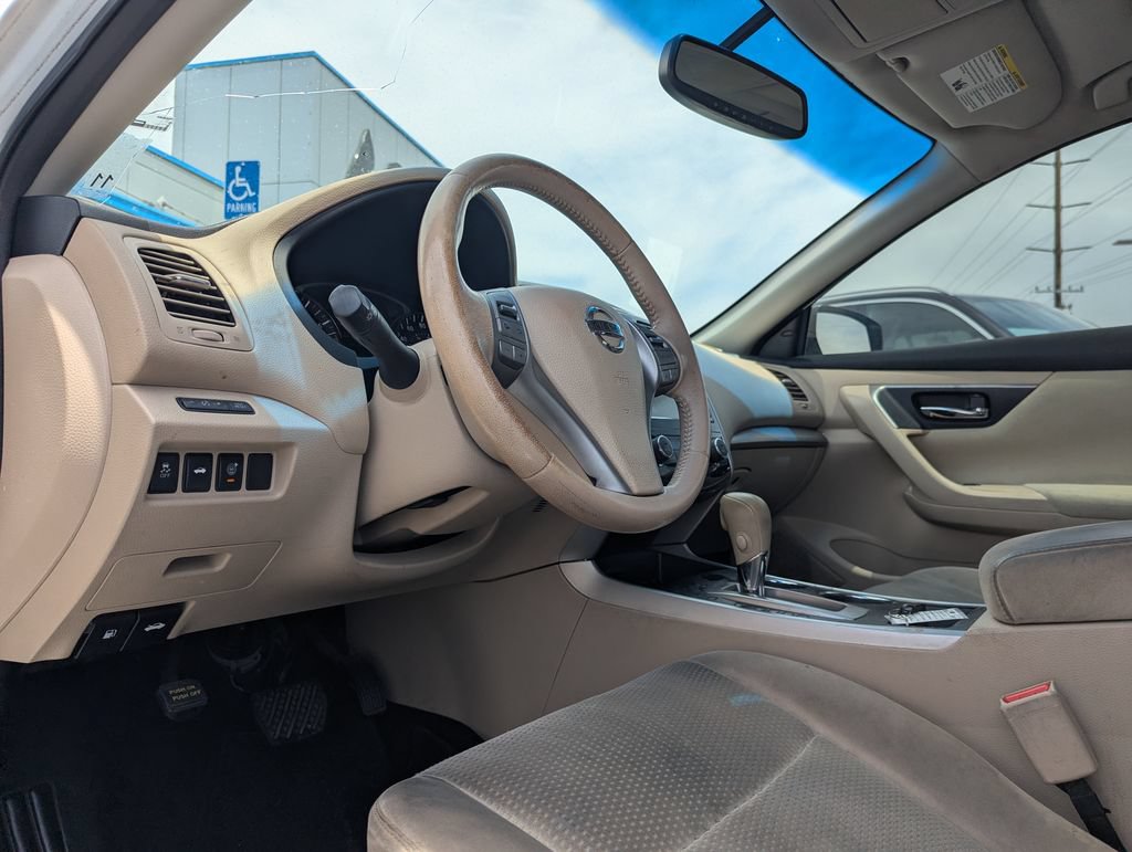 Used 2015 Nissan Altima 2.5 SV w/ Convenience Package FWD image 14