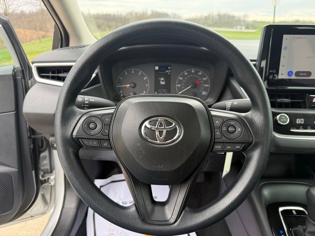 Used 2025 Toyota Corolla LE FWD image 29