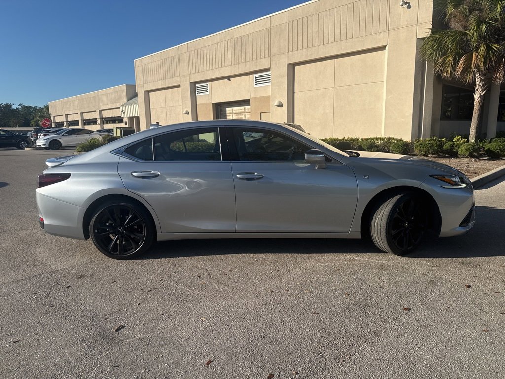 Used 2023 Lexus ES 300h F Sport image 4