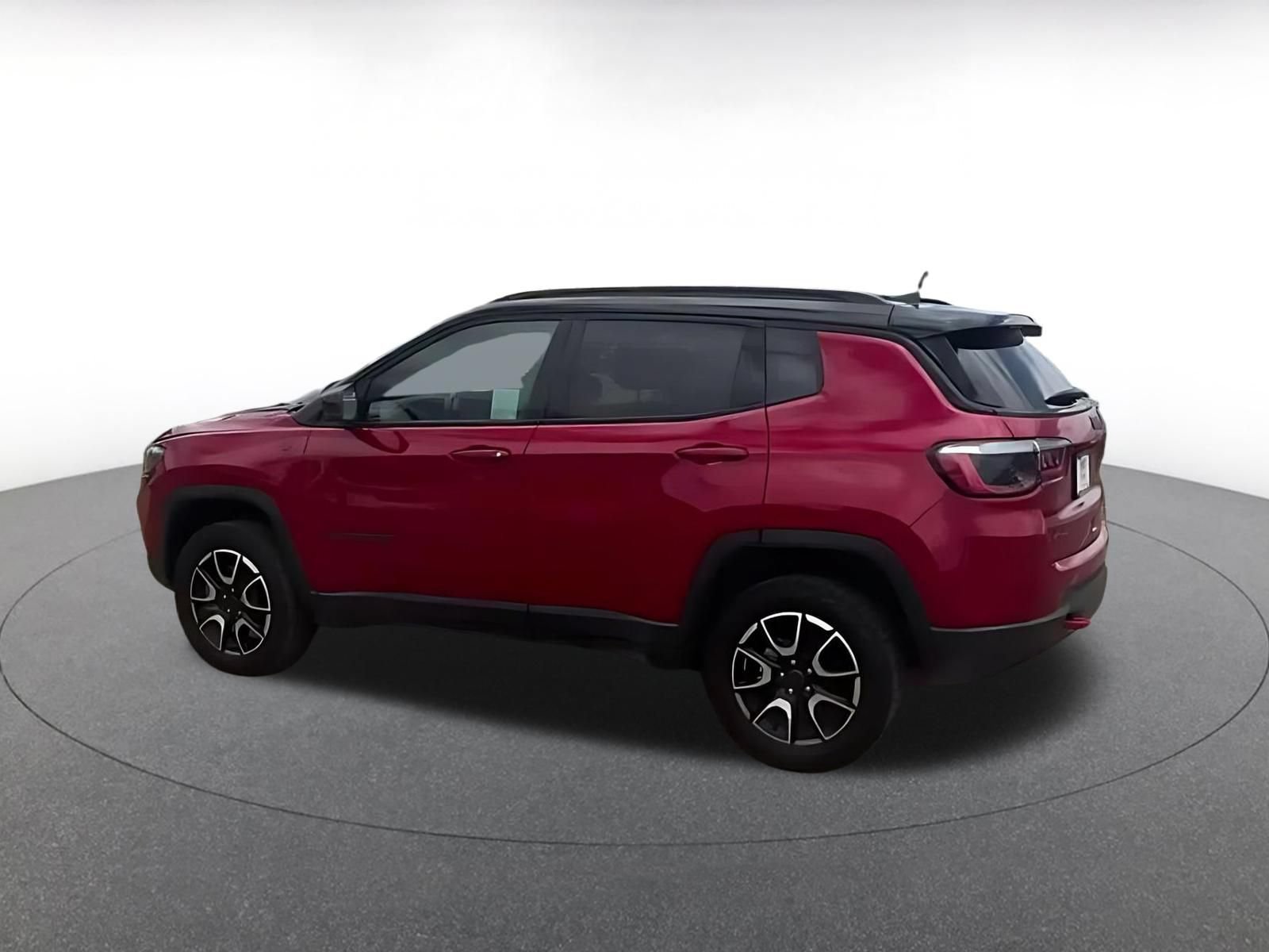Used 2025 Jeep Compass Trailhawk AWD/4WD image 11