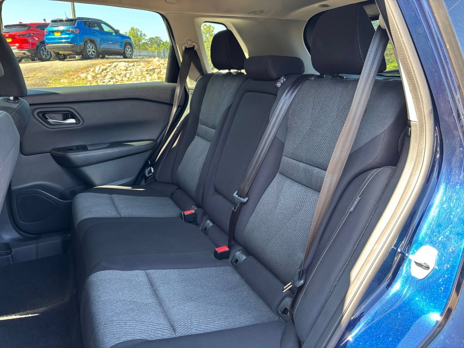 Used 2025 Nissan Rogue SV FWD image 36